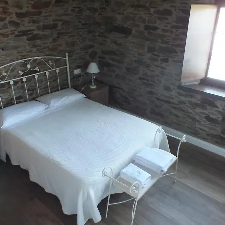 Puerta Del Castro * Coana