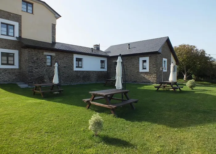 Puerta Del Castro * Coana