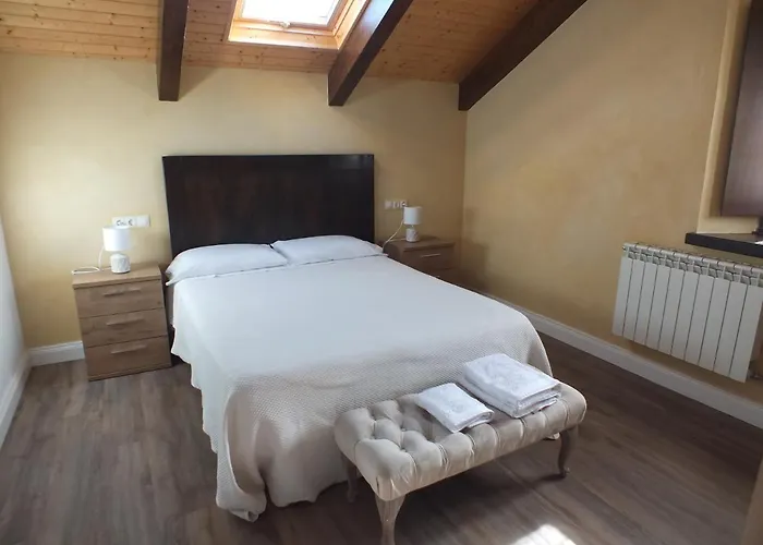 Puerta Del Castro * Coana