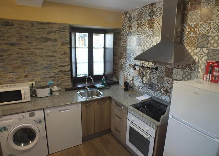 Puerta Del Castro Coana