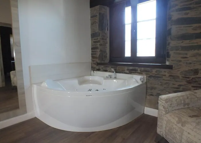 Puerta Del Castro Coana