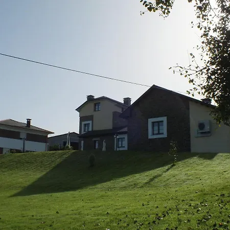 Puerta Del Castro * Coana