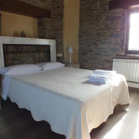 Puerta Del Castro * Coana