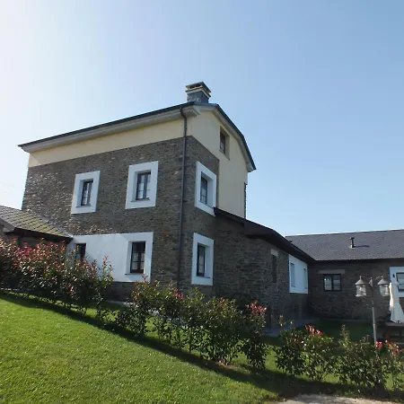 Puerta Del Castro * Coana